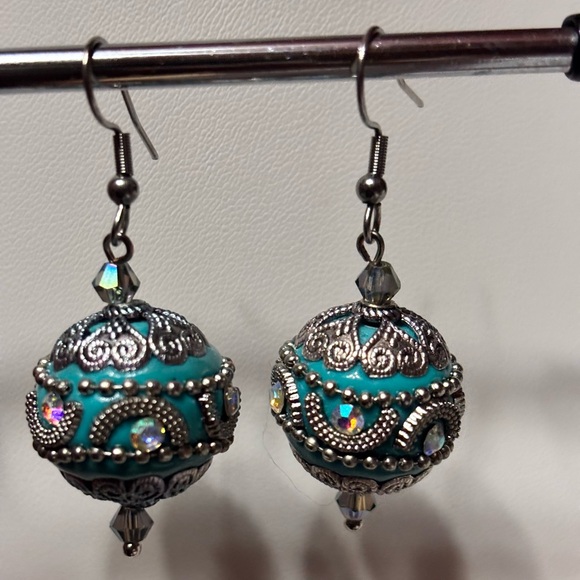 Handmade Indonesia Clay Bubblegum Beaded Earrings accented with metallic hearts - Picture 6 of 6